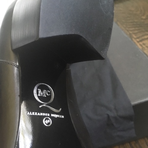 🆕 McQueen Leather Boots - Picture 8 of 17